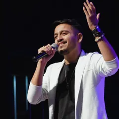 A moment of pure connection with the music and the audience. With just a microphone and a spotlight, I pour my soul into every note to create a magical experience.