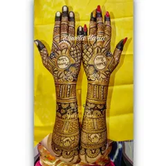 The front view of the "Daddy's Pride" design, showing how these personal phrases are made the centerpiece of the bridal mehendi.