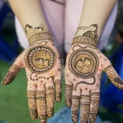 This Raksha Bandhan mehandi is so special. It features portraits of a brother and sister in the center of the palm, celebrating their unique bond.