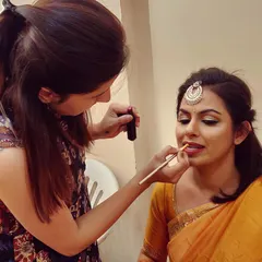 A quiet moment behind the scenes, perfecting the lip color for this stunning bride. My focus is always on the small details that bring the entire look together.