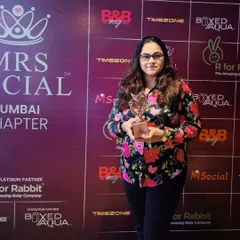 A proud moment, holding the Mompreneur Award. This recognition inspires us to continue creating beautiful and delicious cakes for all your special celebrations.