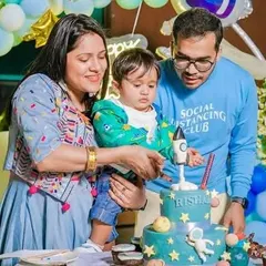 A perfect family moment during a space-themed birthday party. I make sure to capture key highlights like the cake cutting, getting shots of the family, the decorations, and the birthday child's excitement.