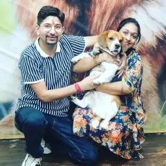 We love seeing happy families reunited after a grooming session. This photo captures the joy of a pet parent with their freshly groomed Beagle, Snoffy, looking smart and feeling comfortable in our Noida pet salon.