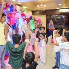 Hands up if you're ready for some fun! Getting the kids warmed up and excited is the first step to an amazing party.
