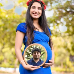 A creative and touching way to include a partner who may not be present. Using a mirror, we can reflect a loved one's photo, keeping them close to you and the baby bump.