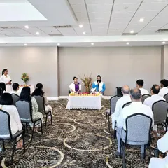 We guide a satsang for a group of seekers in the USA. Our in-person events provide an opportunity for direct interaction and for participants to have their spiritual questions answered.
