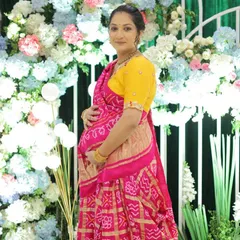 For this baby shower, the mom-to-be requested a beautiful and glam look without lashes or lenses. I focused on creating a soft, comforting look that enhanced her features and paired perfectly with her vibrant Bandhani saree.