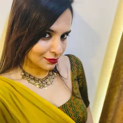 A closer look at the festive saree look. The custom-fit blouse features a green and orange chevron pattern that complements the warm tone of the mustard saree, finished with an antique-style necklace.