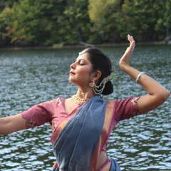 A collaboration with the brand @suta_bombay for Navratri. This serene portrait by the water captures the divine feeling of the festival.