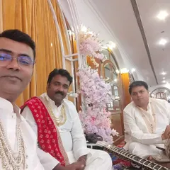 A quick photo with my fellow artists before a wedding show at the Hotel Capitol in Bangalore. It's always a pleasure to collaborate with talented musicians to make an event special.