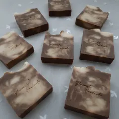 The beautiful brown and white swirls in this Neem Cucumber soap are all natural. The herbaceous scent comes from a blend of Lemon, Spearmint, and Basil essential oils.