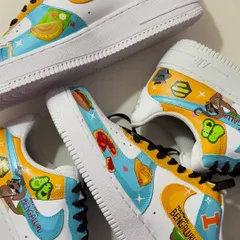 When Bangalore meets Chicago! I made this pair of custom Nike Air Force 1s for a couple's wedding. We included all their favorite things and memories, from food to city landmarks. It's a piece they can cherish forever.