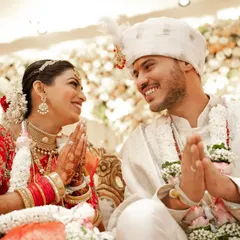 Aashna and Shantanu share a look of pure happiness and gratitude during their Maharashtrian wedding ceremony. These are the candid moments that tell the real story.