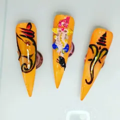 I am very proud of my custom Ganesha nail art, perfect for festivals. This set includes both detailed free-hand painting and a sculpted 3D Ganesha, showing the range of custom designs I can create for you on press-on nails.