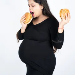When the cravings hit! We had so much fun capturing this mom-to-be enjoying her favorite burgers during this playful maternity shoot.