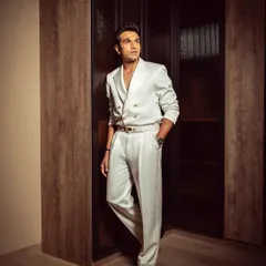 A full-length view of Pratik Gandhi in our tailored white ensemble. This look effortlessly blends sophistication with bold styling, exuding modern charm and timeless class.