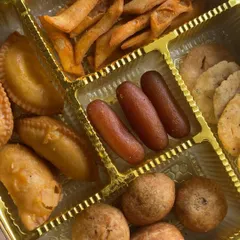 Another look at our popular Rakhi hamper. It features a delicious combination of gujiya, gulab jamun, mathri, and dal kachori, offering something for everyone.