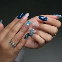 Look at the incredible detail in this ocean-inspired set created by one of my students. We teach you how to work with different colors, textures, and embellishments to create unique, freehand nail art that tells a story.