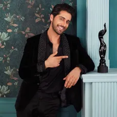 Actor Ehan Bhat celebrating his Filmfare award win in our black velvet tuxedo. The textured lapel adds a modern touch to a classic garment, fit for a star of the night.