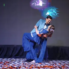 The classic dip, a timeless and romantic highlight in any couple's dance. We teach these key moments with care, ensuring you look graceful and feel secure throughout your performance.