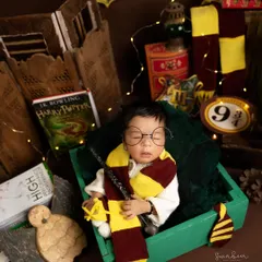 For the fans of magic, I bring Hogwarts to the studio. This Harry Potter themed newborn shoot is complete with a wand, Gryffindor scarf, and iconic glasses, creating a truly enchanting first portrait for your little wizard.