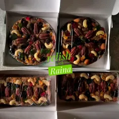 Here you can see the different shapes I offer for my Christmas cakes. I bake them as both traditional round cakes and loaf cakes, which are great for slicing and sharing.