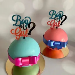 The stars of the gender reveal party! These "Boy or Girl?" breakable hammer cakes add an element of surprise and fun, letting you smash your way to the big news.