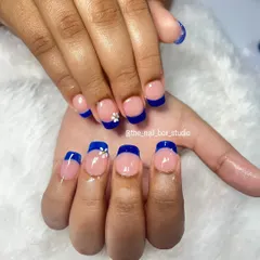 A modern take on the French manicure. I used a bold royal blue for the tips on these extensions and added a small, delicate hand-painted white flower for a unique touch.