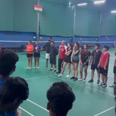 Our coach addressing both our trainees and the visiting Peruvian team. These collaborations are invaluable for learning and cultural exchange.