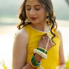 A close-up of the beautiful Ankita, the 'Kokanheartedgirl', wearing our fresh mogra and tuberose jewellery for her Haldi. The traditional white flowers against her yellow dress is a classic combination.