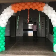 This large tricolor balloon arch makes a grand entrance for any Independence Day or Republic Day event. Built with saffron, white, and green latex balloons, it's a popular choice for building entrances, society gates, and stage setups, creating a welcoming and patriotic atmosphere.