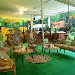 This image shows the interior of a large, weatherproof tent used for a Boho Chic animal party. Even when the weather is unpredictable, I can create a complete, immersive environment indoors.