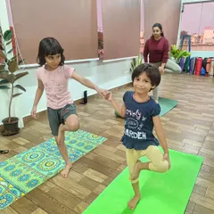 The joy of partner yoga for kids! Holding hands in Vrikshasana (Tree Pose) not only helps with balance but also teaches them teamwork and support. It's a beautiful way to make yoga engaging for our youngest students.