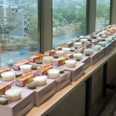 Hygiene and presentation are key in our corporate services. This shows our neatly packed meal boxes, complete with individual portions and branding, ready for delivery to a corporate client.