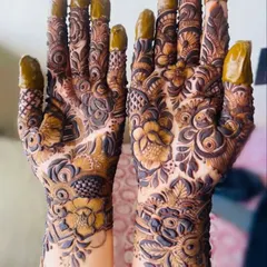This design is packed with detail, from the shaded flowers to the intricate patterns on the fingers.