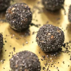 These chia seed and nut balls are a perfect example of how we weave healthy ingredients into our treats. Packed with seeds and nuts, they are a great way to enjoy a nourishing, guilt-free snack that supports gut diversity.
