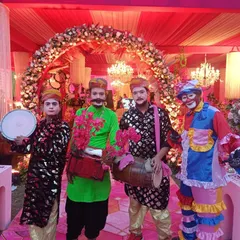 Add a touch of nostalgia and fun with roaming traditional artists. These 'Chana Jor Garam' performers, dressed in bright costumes, interact with guests and serve snacks, making them a delightful addition to weddings and parties.