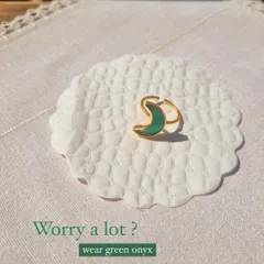 Worry a lot? Wear Green Onyx. My chándra Green Onyx Luna Ring garners happiness, brings balance to your life, and encourages you to pursue new ideas with confidence.
