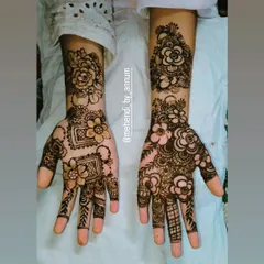 A lovely pair of hands for a wonderful client. I created two different but complementary floral designs, one with geometric accents and the other a fuller, more organic floral pattern.