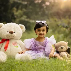 A sweet picnic in the park with her two favorite teddy bears. Outdoor sessions like this one are perfect for capturing relaxed and natural portraits of children.