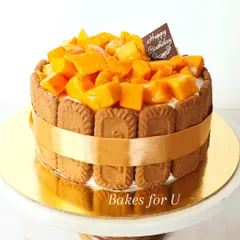 A delightful combination of seasonal mango and crunchy Biscoff. This cake is topped with fresh Alphonso mango chunks and surrounded by Biscoff biscuits.