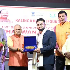 Receiving an award from the Hon’ble Shri Raghuvar Das ji, former Chief Minister of Jharkhand. It is moments like these that reinforce my commitment to the legal profession.