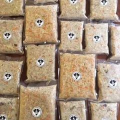I create meal packs in different sizes because every dog has different needs. Your delivery will have portions calculated just for your dog's weight and activity level.