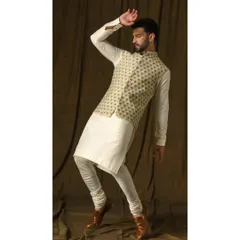 A dynamic pose in the Lemon Bandi set, showing how this ensemble allows for comfort and movement while maintaining a sharp, stylish look.