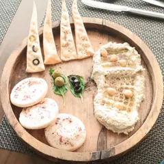 Our Mediterranean platter is a fresh and healthy option for any event. It features creamy, homemade hummus served with a variety of soft pita bread, lavash crackers, and olives.