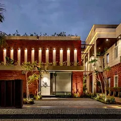 We enhance architectural beauty with smart exterior lighting. This modern home features automated uplighting by Hybec, which accentuates its unique design features and provides a dramatic, welcoming curb appeal after dusk.
