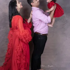 Welcoming a new sibling! This heartwarming shot captures the joy of a growing family, with the older sister looking lovingly at her parents.
