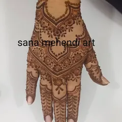 An elegant and traditional design for the back of the hand. The pattern has a classic shape and is filled with delicate details, including leafy vines on the fingers.