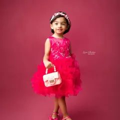 A little fashionista celebrating her birthday. We use solid color backdrops to make the child and her beautiful outfit the star of the show.