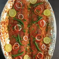 A platter of our Tandoori Seer Fish, marinated in a zesty spice mix and cooked until tender. Garnished with lemon, onions, and green chillies, it’s a refreshing and flavorful dish to break your fast.